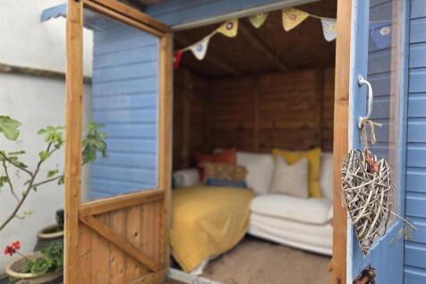 SUMMER HOUSE