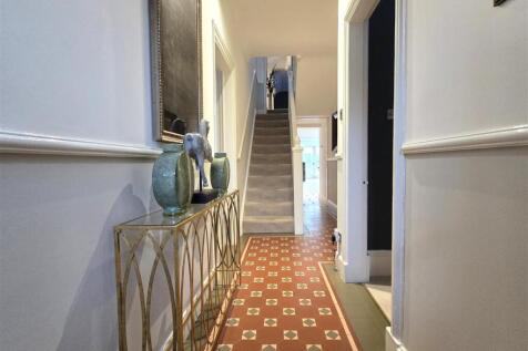 CENTRAL HALLWAY