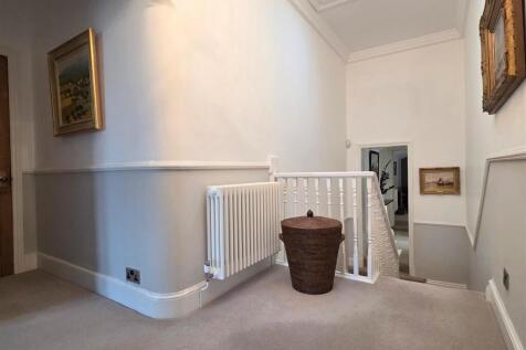 FIRST FLOOR LANDING