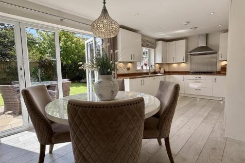 OPEN PLAN DINING KITCHEN
