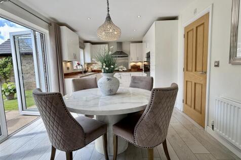 OPEN PLAN DINING KITCHEN