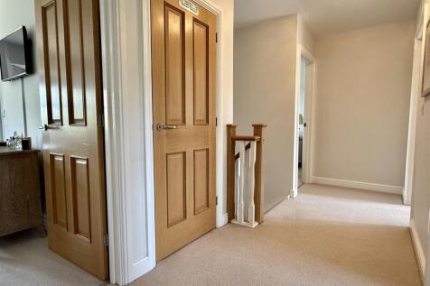 FIRST FLOOR LANDING