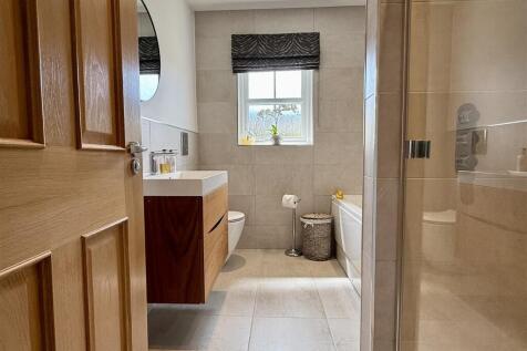BATHROOM/WC