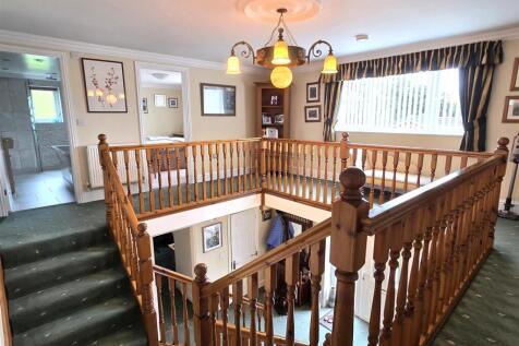 FIRST FLOOR LANDING