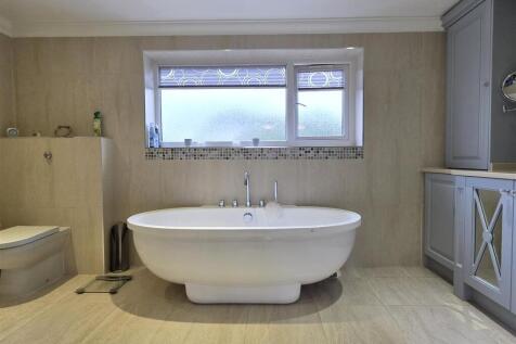 EN SUITE BATHROOM/WC