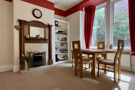DINING/SITTING ROOM