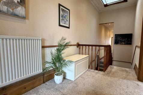 FIRST FLOOR LANDING