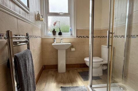 SHOWER ROOM/WC