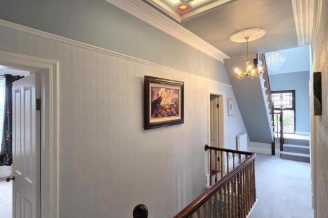 FIRST FLOOR LANDING