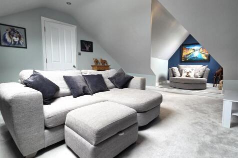 BEDROOM FIVE/LOUNGE