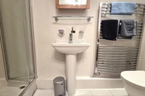EN SUITE SHOWER ROOM/WC