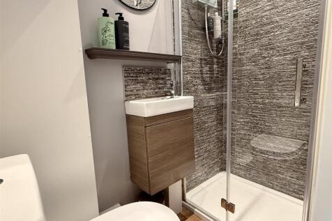 SHOWER ROOM/WC