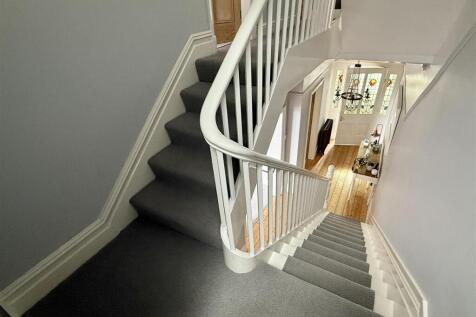 FIRST FLOOR LANDING