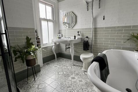 BATHROOM/WC