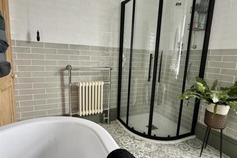 BATHROOM/WC