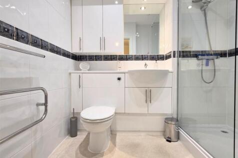 SHOWER ROOM/WC