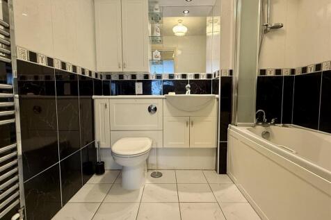 BATHROOM/WC