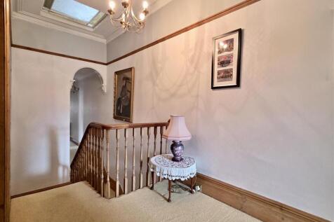 FIRST FLOOR LANDING