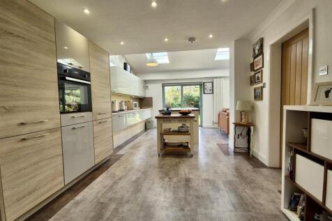 OPEN PLAN DINING KITCHEN
