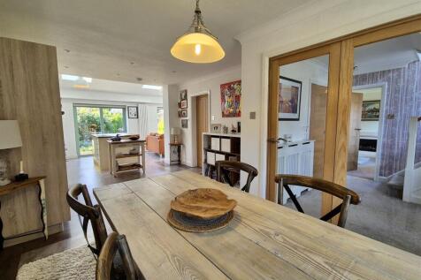 OPEN PLAN LIVING/DINING KITCHEN