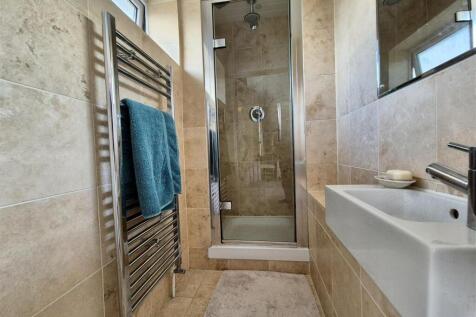 EN SUITE SHOWER ROOM