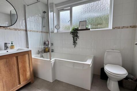 BATHROOM/WC