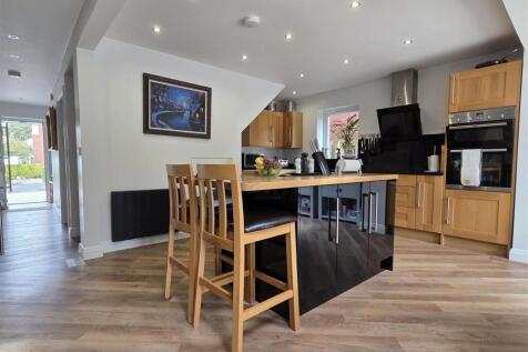 OPEN PLAN DINING KITCHEN