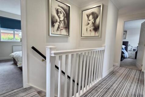 FIRST FLOOR LANDING