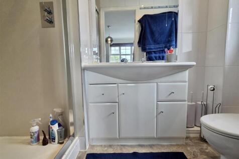 EN SUITE SHOWER/WC
