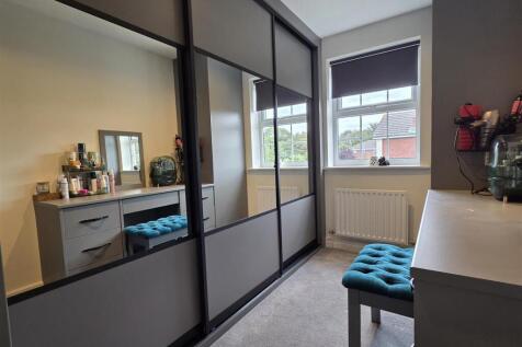 DRESSING ROOM