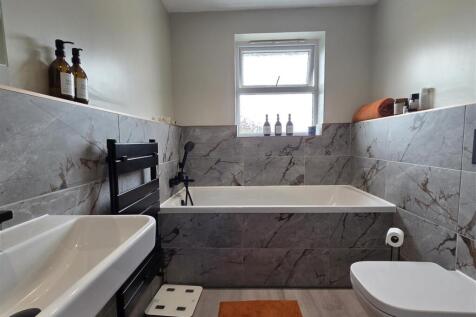 BATHROOM/WC