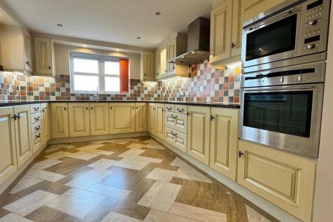 OPEN PLAN KITCHEN