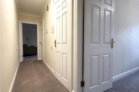PRIVATE ENTRANCE HALLWAY
