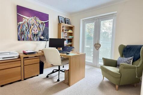 FAMILY SNUG/STUDY