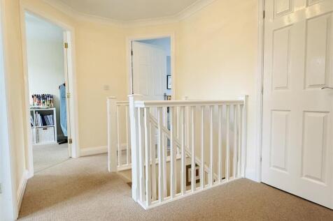 FIRST FLOOR LANDING