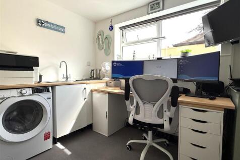 GROUND FLOOR OFFICE/UTILITY ROOM
