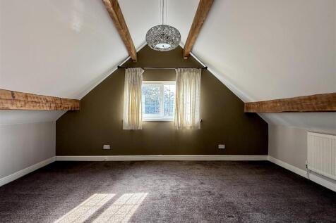 DOUBLE BEDROOM