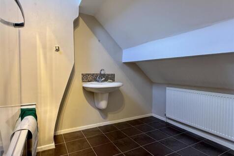 EN SUITE BATHROOM/WC