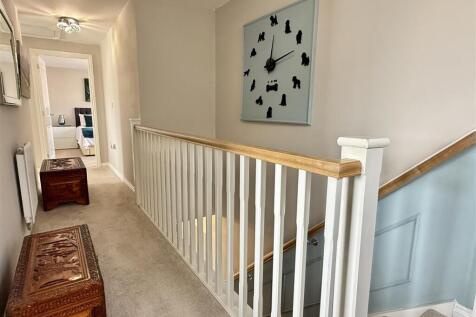 FIRST FLOOR LANDING