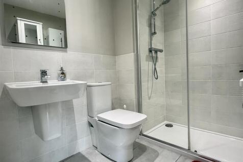 EN SUITE SHOWER ROOM/WC