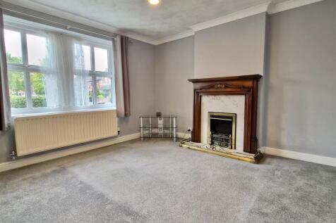 OPEN PLAN LOUNGE &amp; KITCHEN
