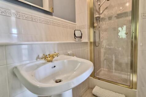 EN SUITE SHOWER/WC
