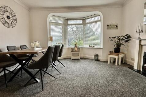 FRONT RECEPTION ROOM