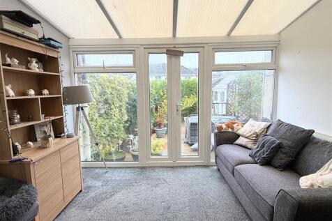 OPEN PLAN SUN LOUNGE