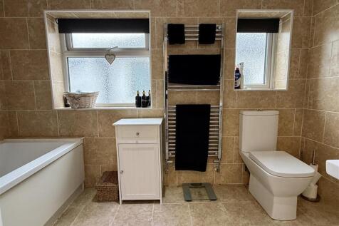 BATHROOM/WC
