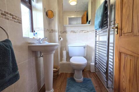 EN SUITE SHOWER ROOM/WC