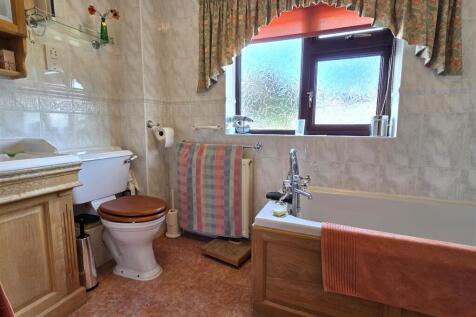BATHROOM/WC