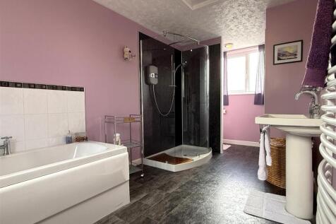 BATHROOM/WC