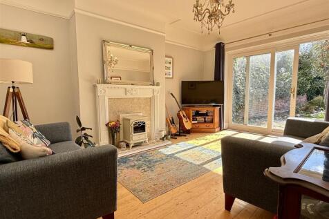 REAR SITTING ROOM