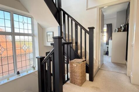 FIRST FLOOR LANDING